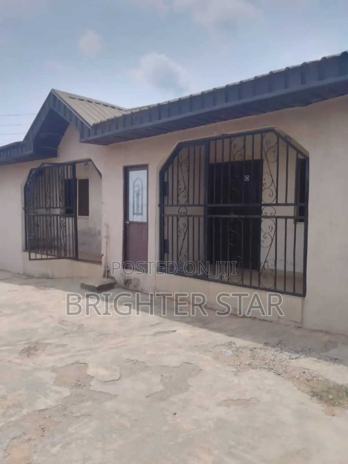 2bdrm Bungalow in Ayobo for sale