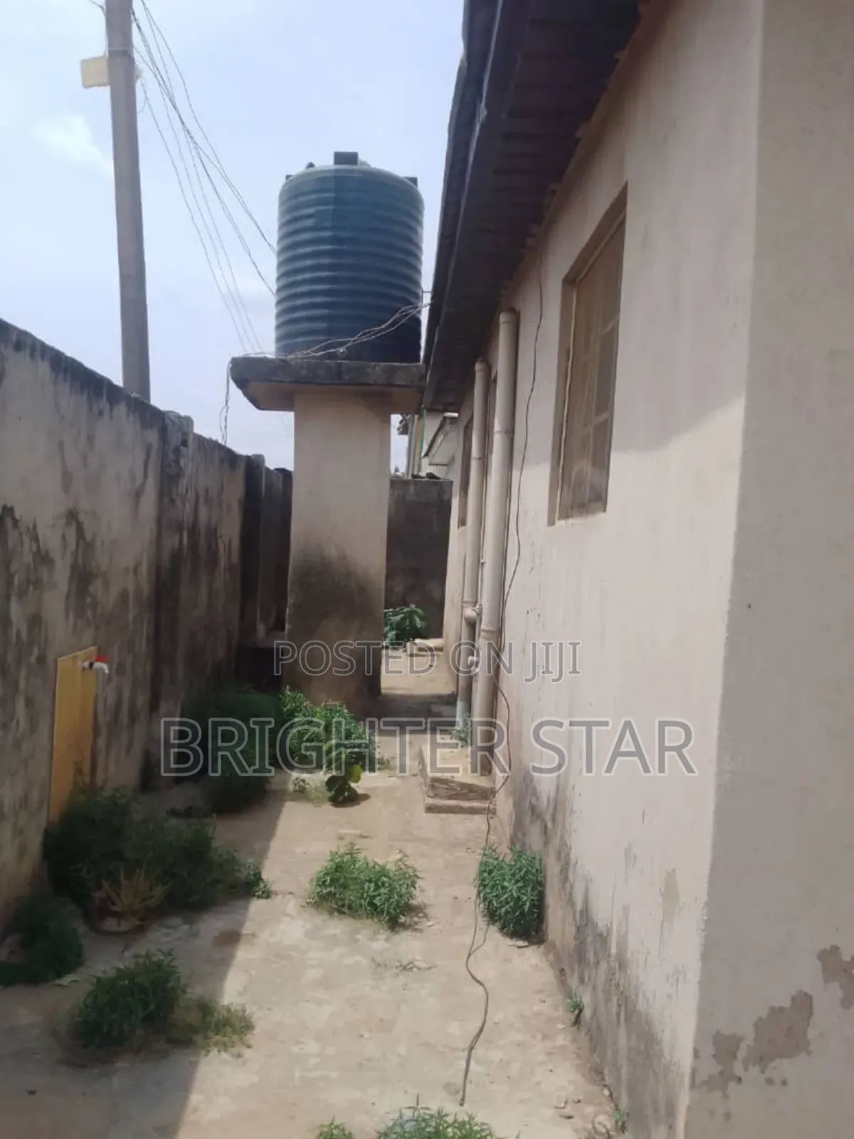 2bdrm Bungalow in Ayobo for sale