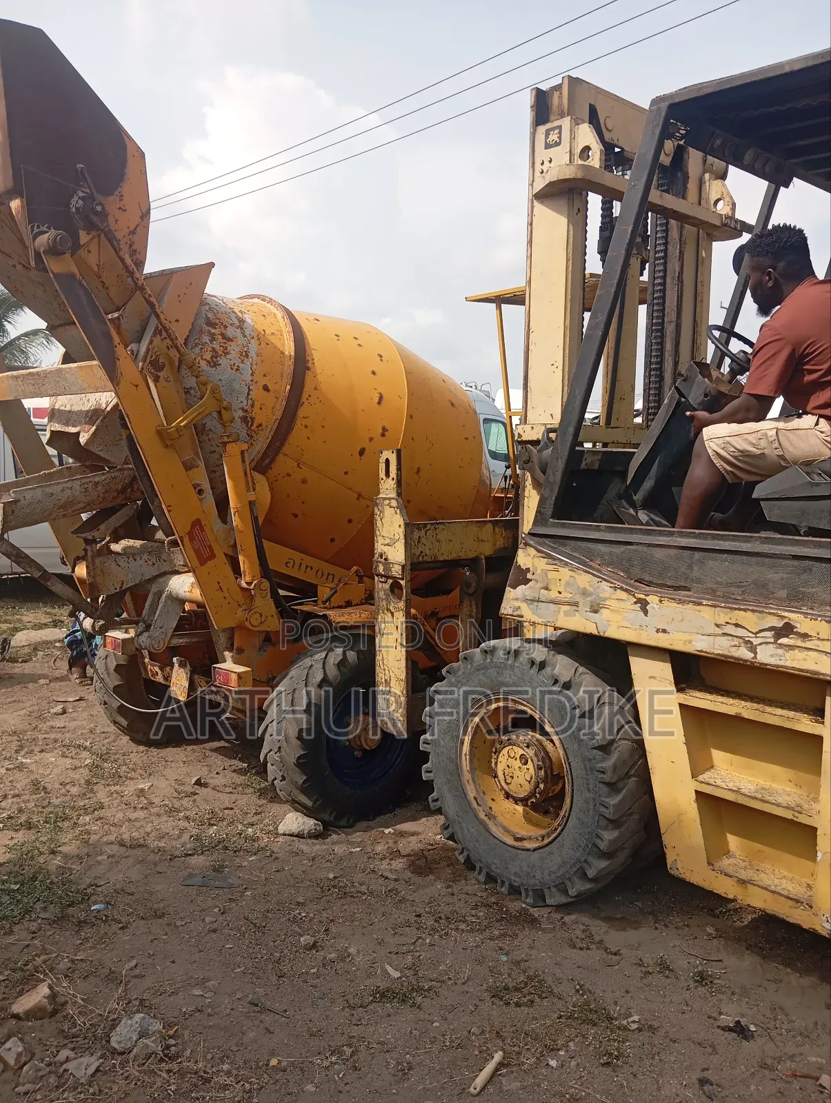 Self Loader Concrete Mixer for Sale
