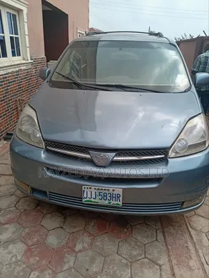 Toyota Sienna LE AWD (3.3L V6 5A) 2004 Blue