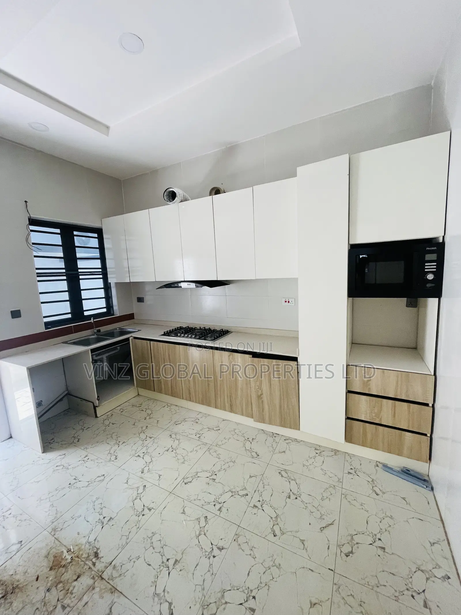 4bdrm Duplex in Lekki Phase 2 for rent