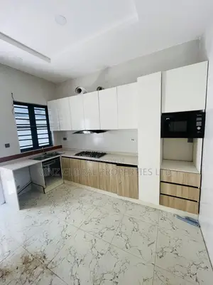 4bdrm Duplex in Lekki Phase 2 for rent