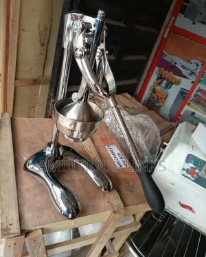 Photo - Manual Orange Juice Extractor