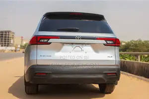 Toyota Highlander XLE AWD 2024 Silver