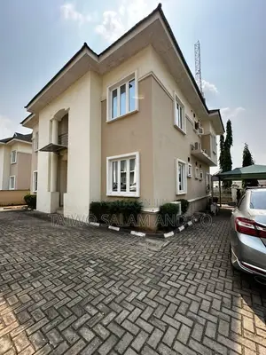 5bdrm Duplex in Agodi for sale