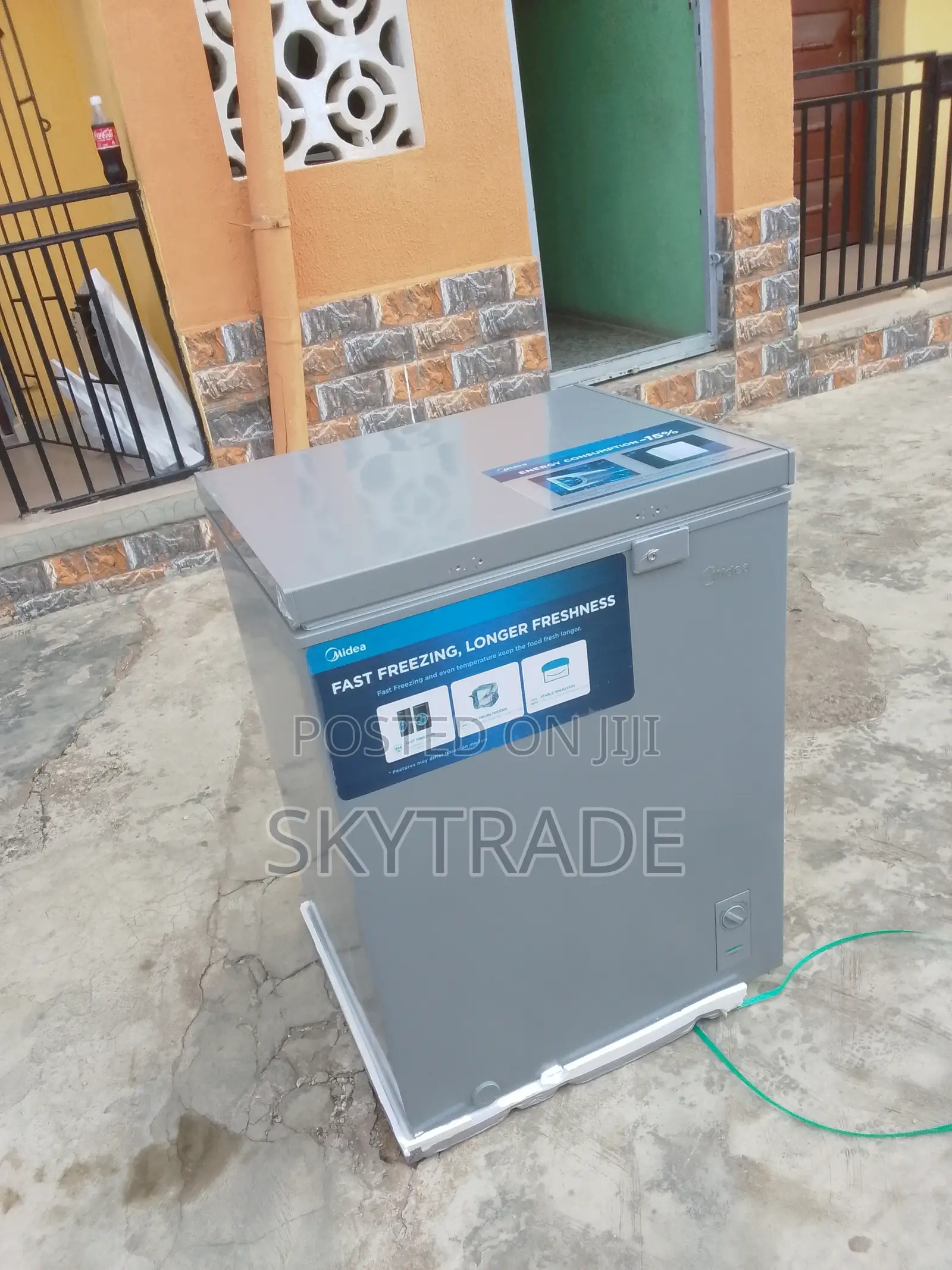 Moveable 142 Midea Chest Freezer (Hs-186cn) + Keys