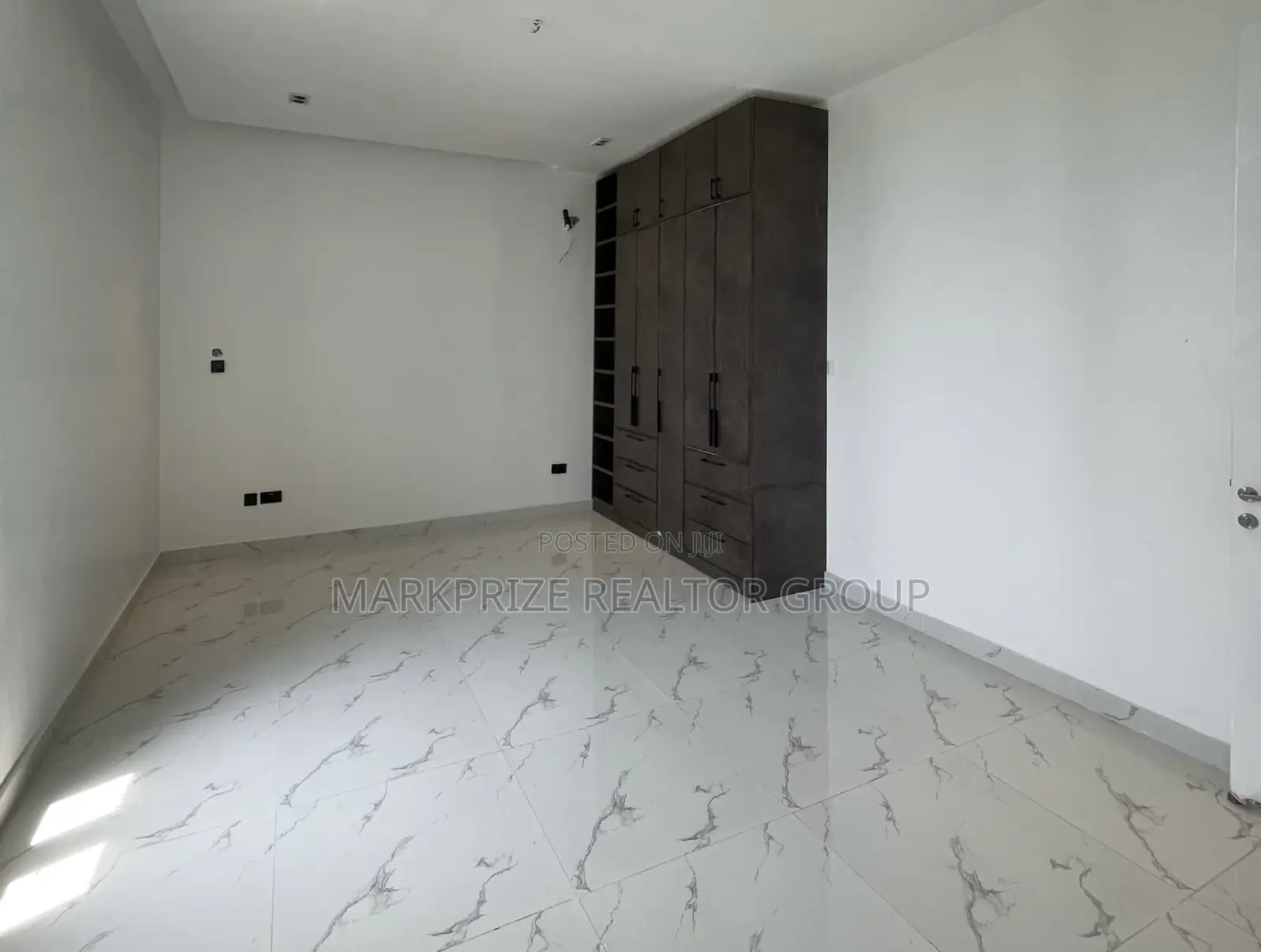 5bdrm Duplex in Lekki County Homes for sale