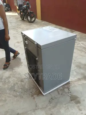 Modern (Hs-186cn) Midea 142l Chest Freezer + Keys