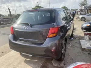 Toyota Yaris L Hatchback 5dr 2016 Gray