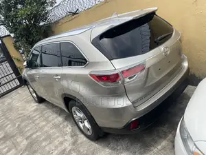 Toyota Highlander Limited V6 4x4 (3.5L 6cyl 6A) 2016 Gold
