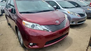 Toyota Sienna 2011 Red