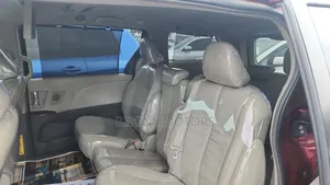 Toyota Sienna 2011 Red