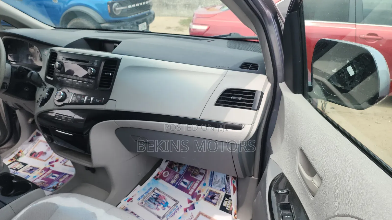 Toyota Sienna 2012 Silver