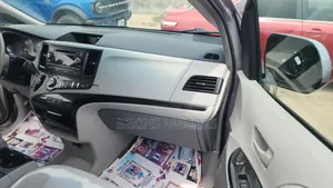 Toyota Sienna 2012 Silver