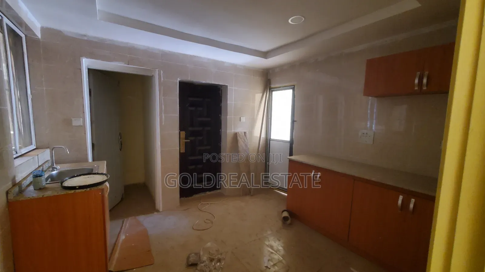 2bdrm Block of Flats in Apo Mechanic for sale