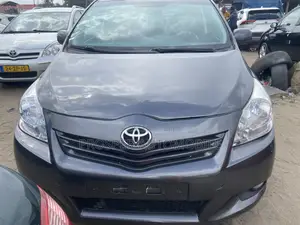 Toyota Verso 2.0 2013 Gray