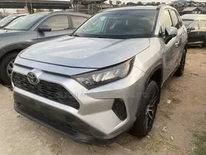 Toyota RAV4 XLE AWD 2019 Silver