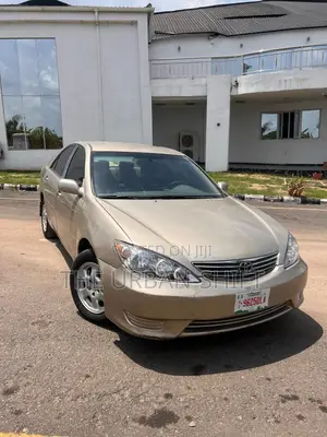 Toyota Camry 2005 Gold