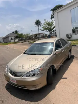 Toyota Camry 2005 Gold