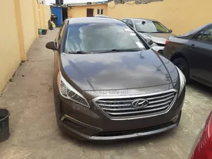 Hyundai Sonata SE 4dr Sedan (2.0L 4cyl Turbo 6A) 2014 Gold