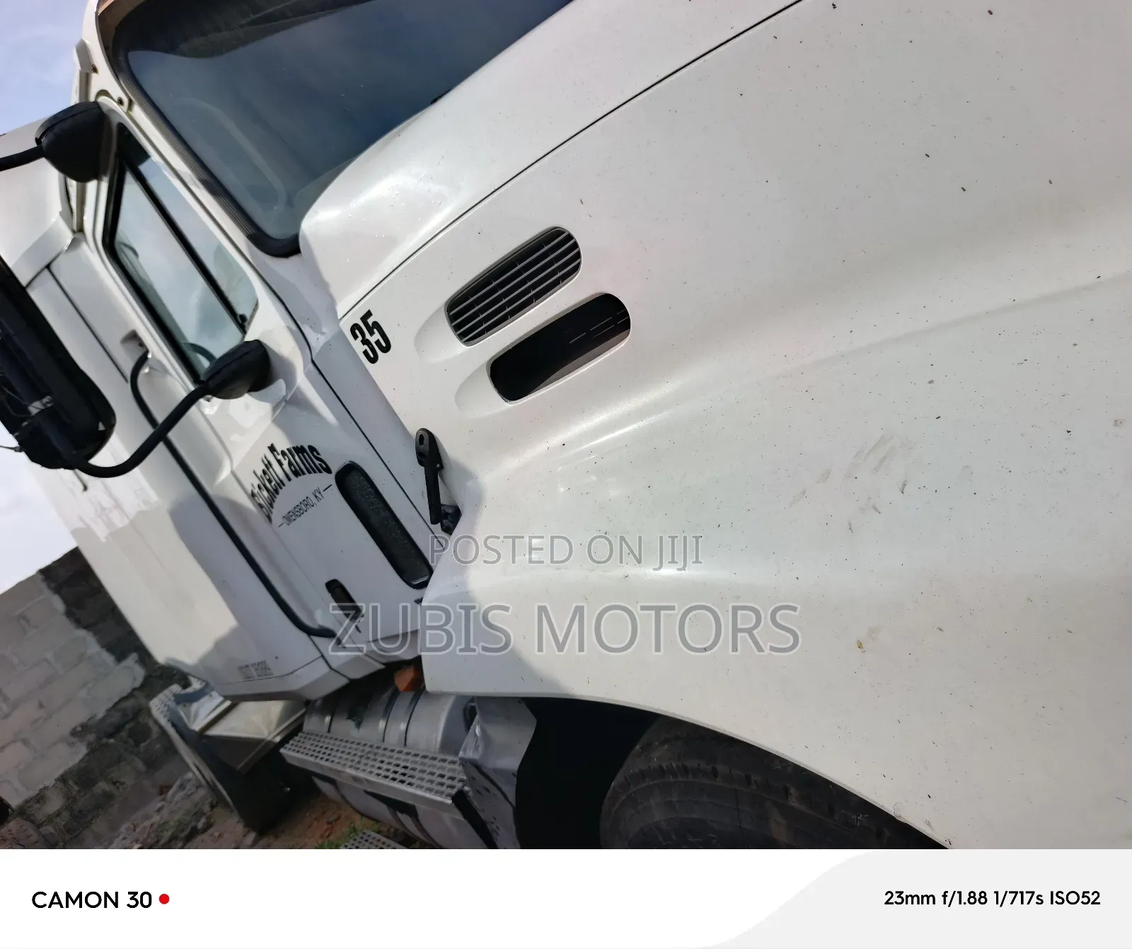 Mack Vision 2000 White