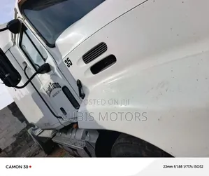 Mack Vision 2000 White
