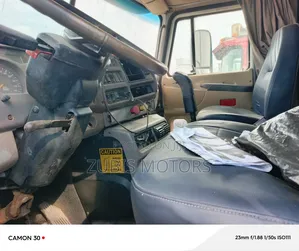 Mack Vision 2000 White
