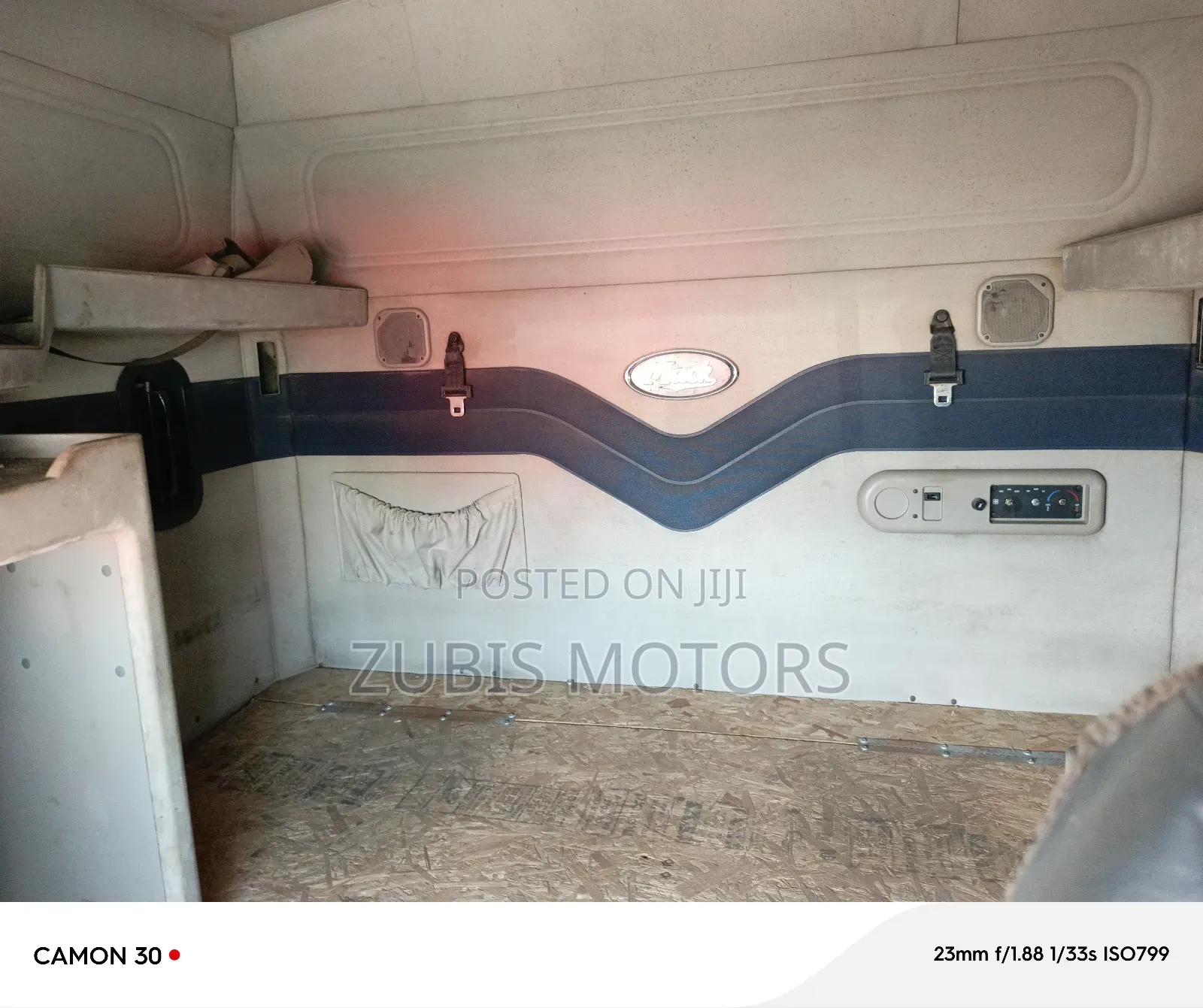 Mack Vision 2000 White