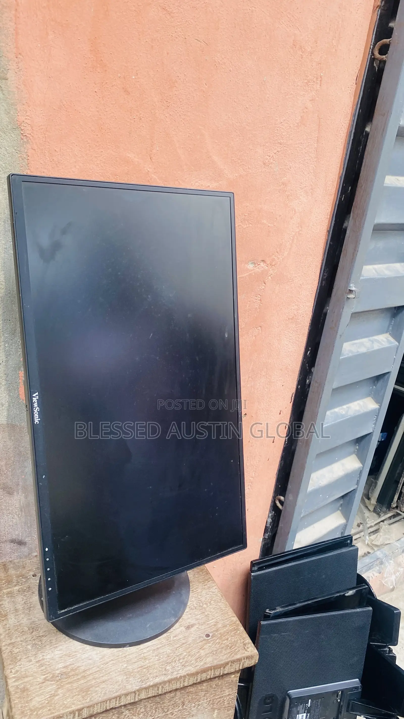 24 Inches Viesonic Monitor