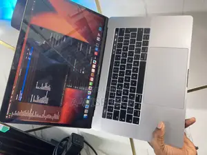 Laptop Apple MacBook Pro 2017 16GB Intel Core I7 SSD 512GB