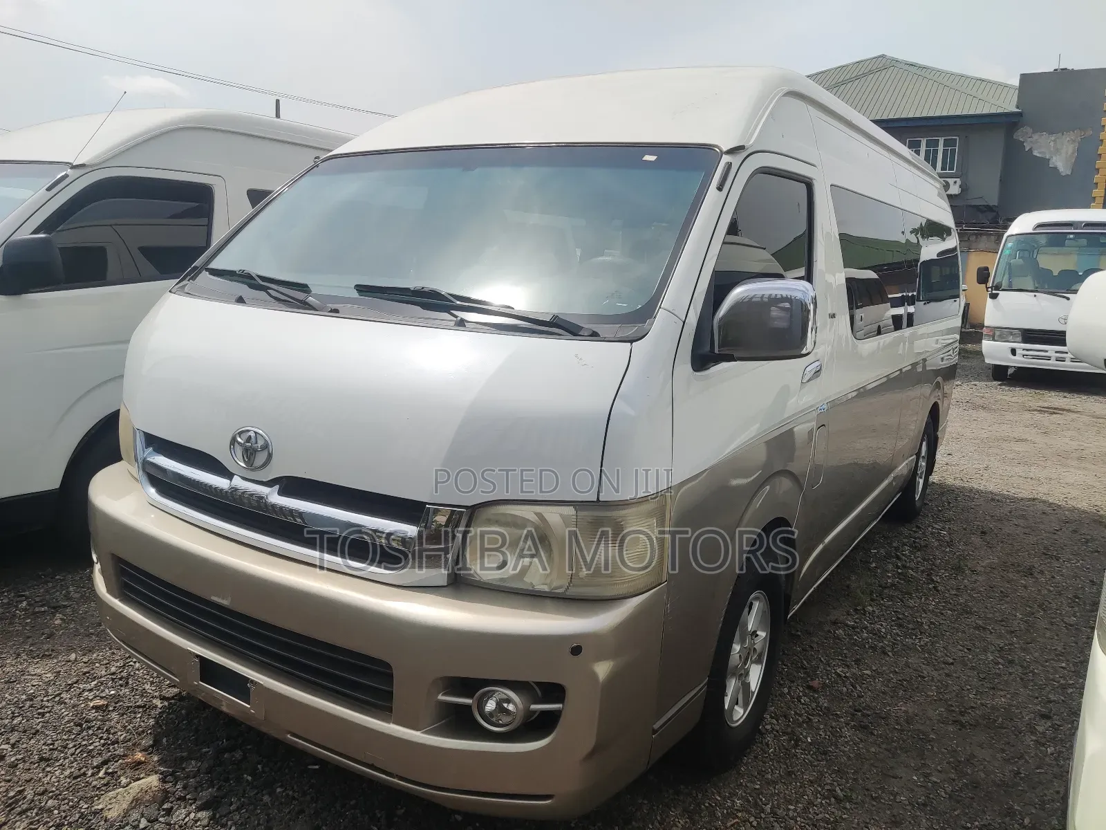 Toyota HiAce 2015 Brown