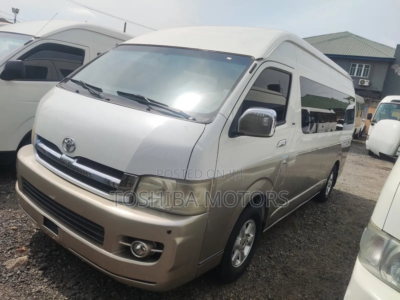 Toyota HiAce 2015 Brown