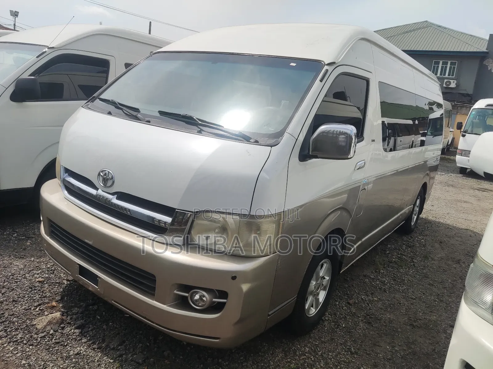 Toyota HiAce 2015 Brown