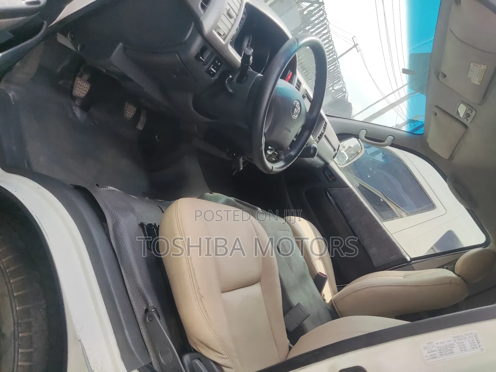 Toyota HiAce 2015 Brown