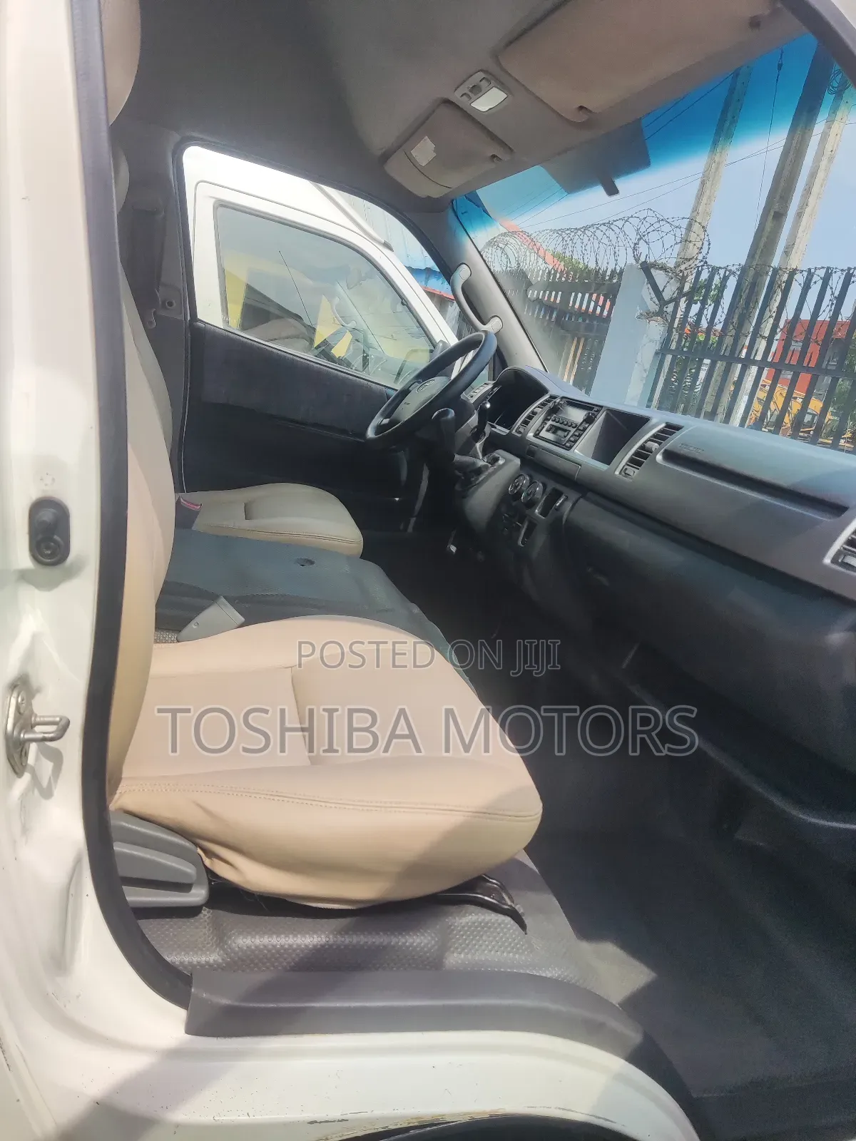 Toyota HiAce 2015 White