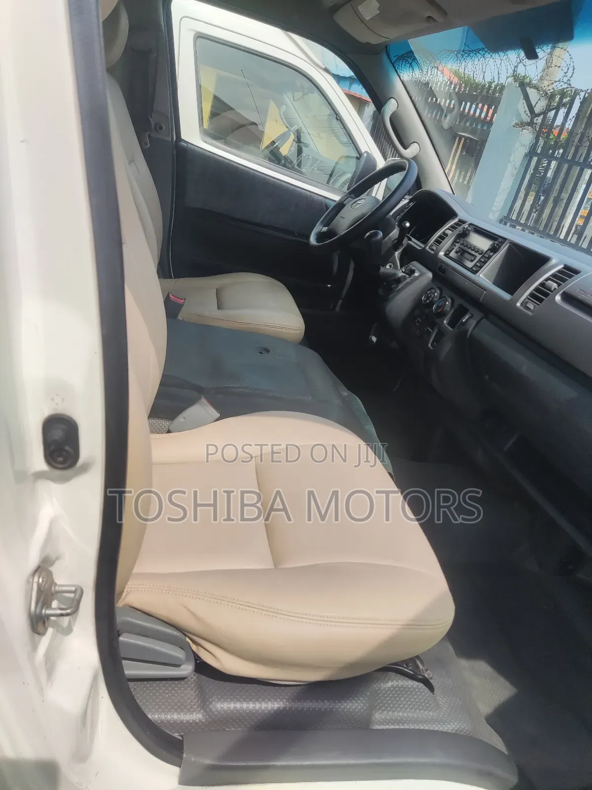 Toyota HiAce 2015 White