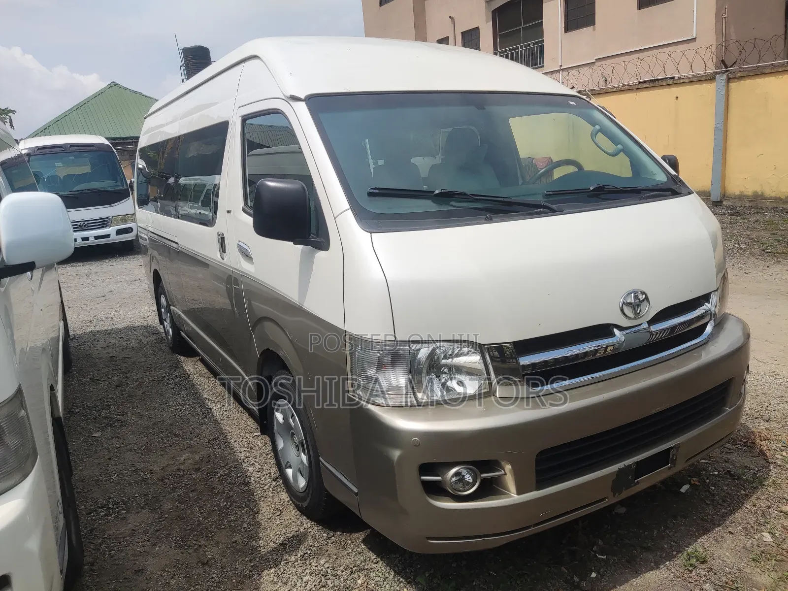 GMC Savana 2015 Orange