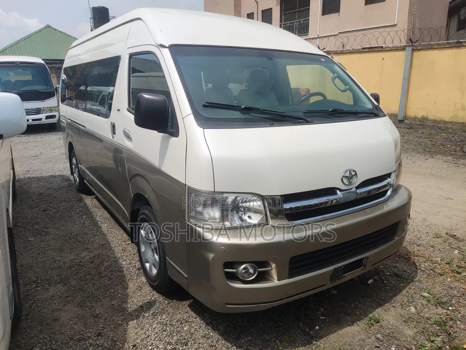 GMC Savana 2015 Orange