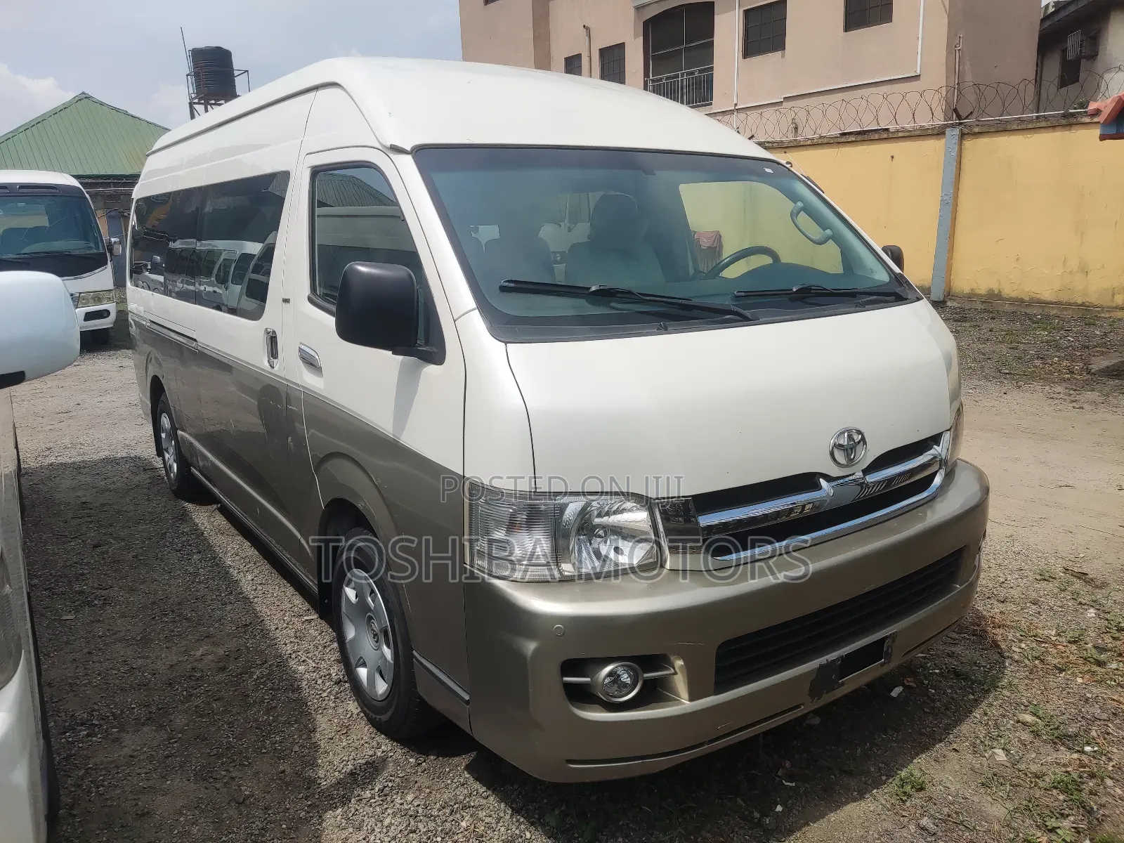 GMC Savana 2015 Orange
