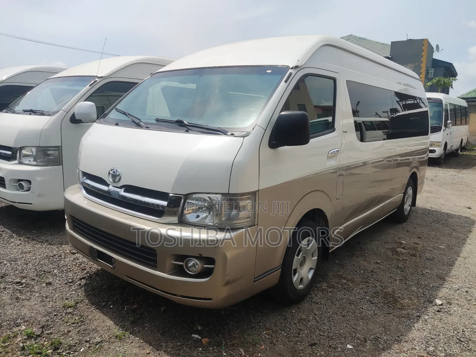 GMC Savana 2015 Orange