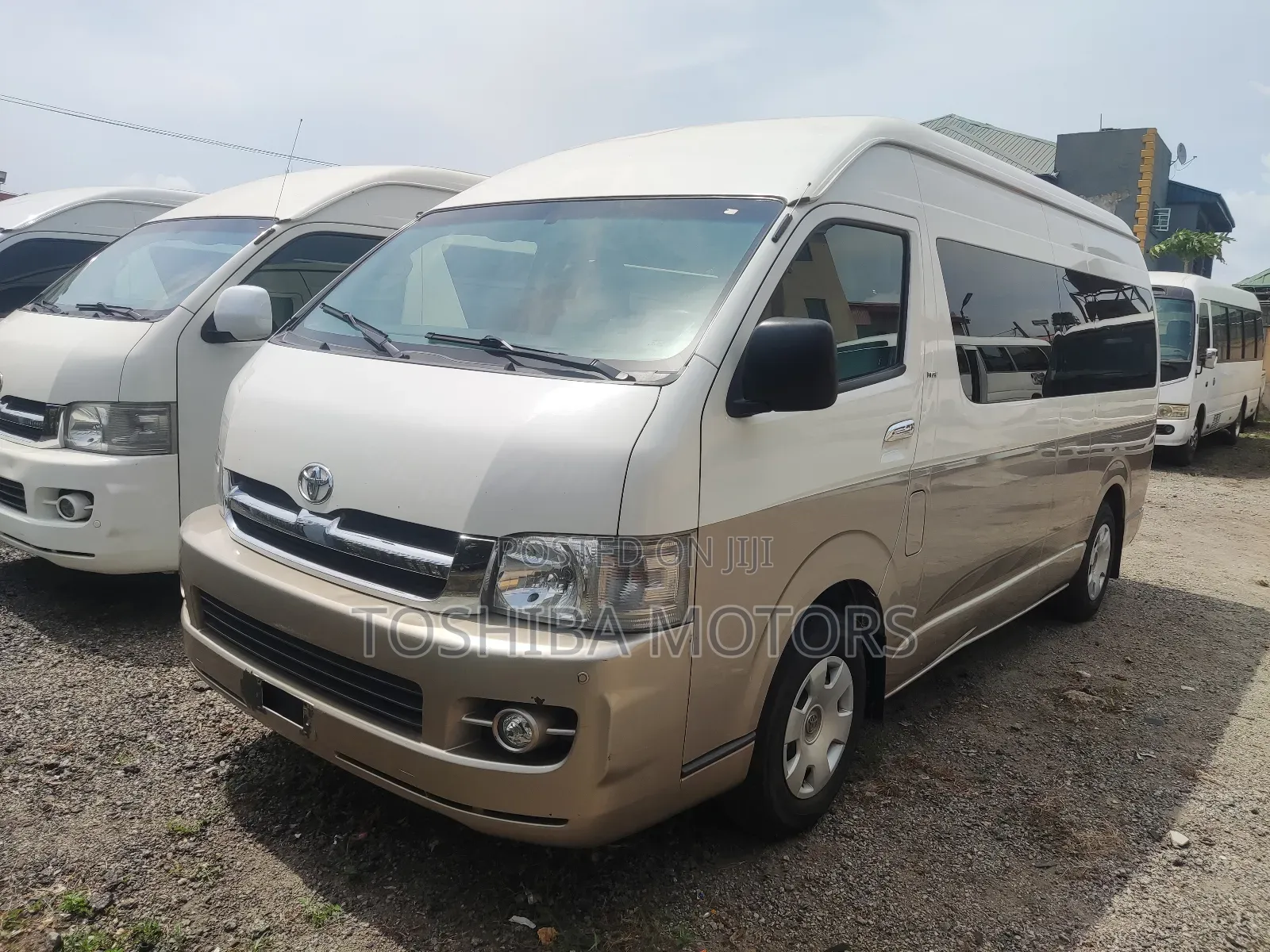 GMC Savana 2015 Orange