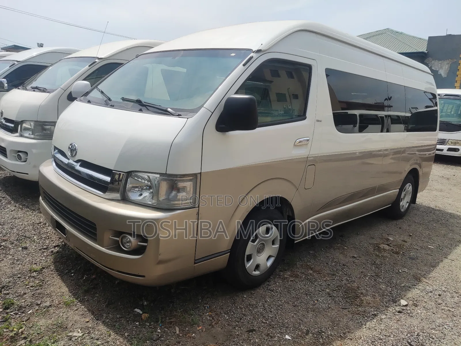 GMC Savana 2015 Orange
