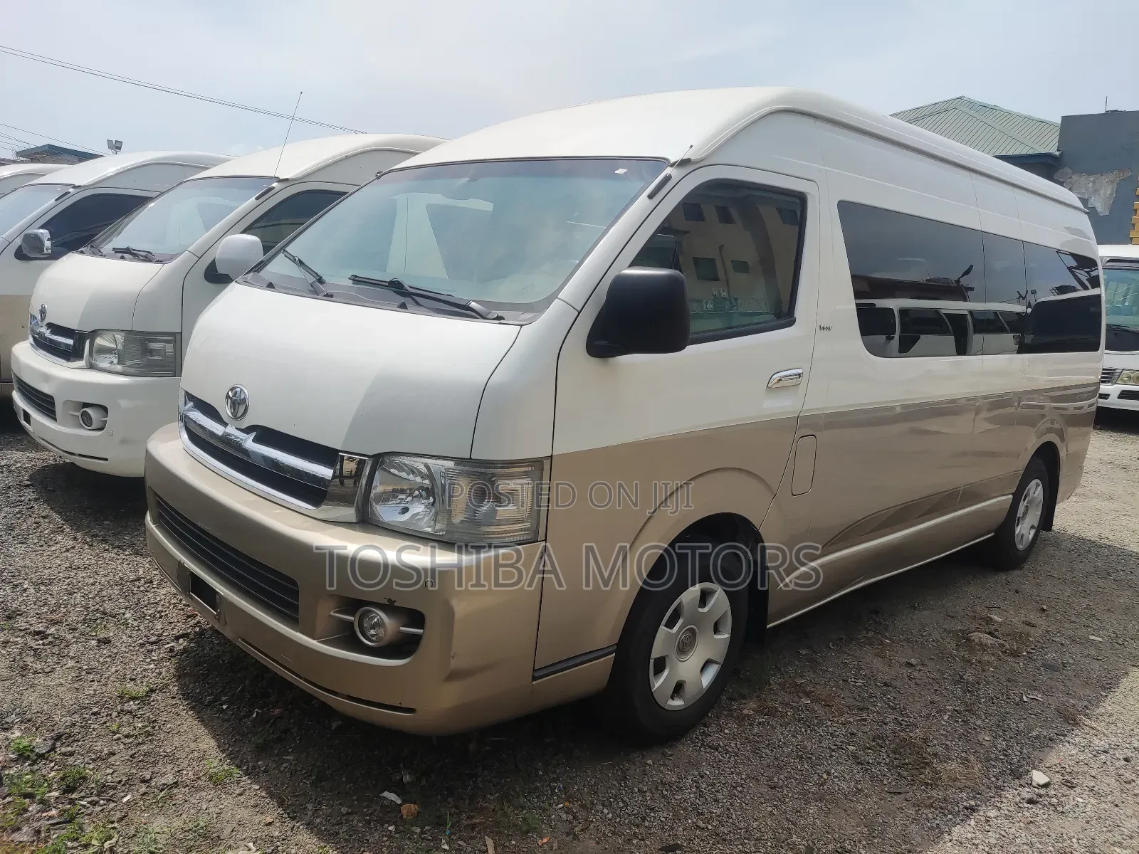 GMC Savana 2015 Orange