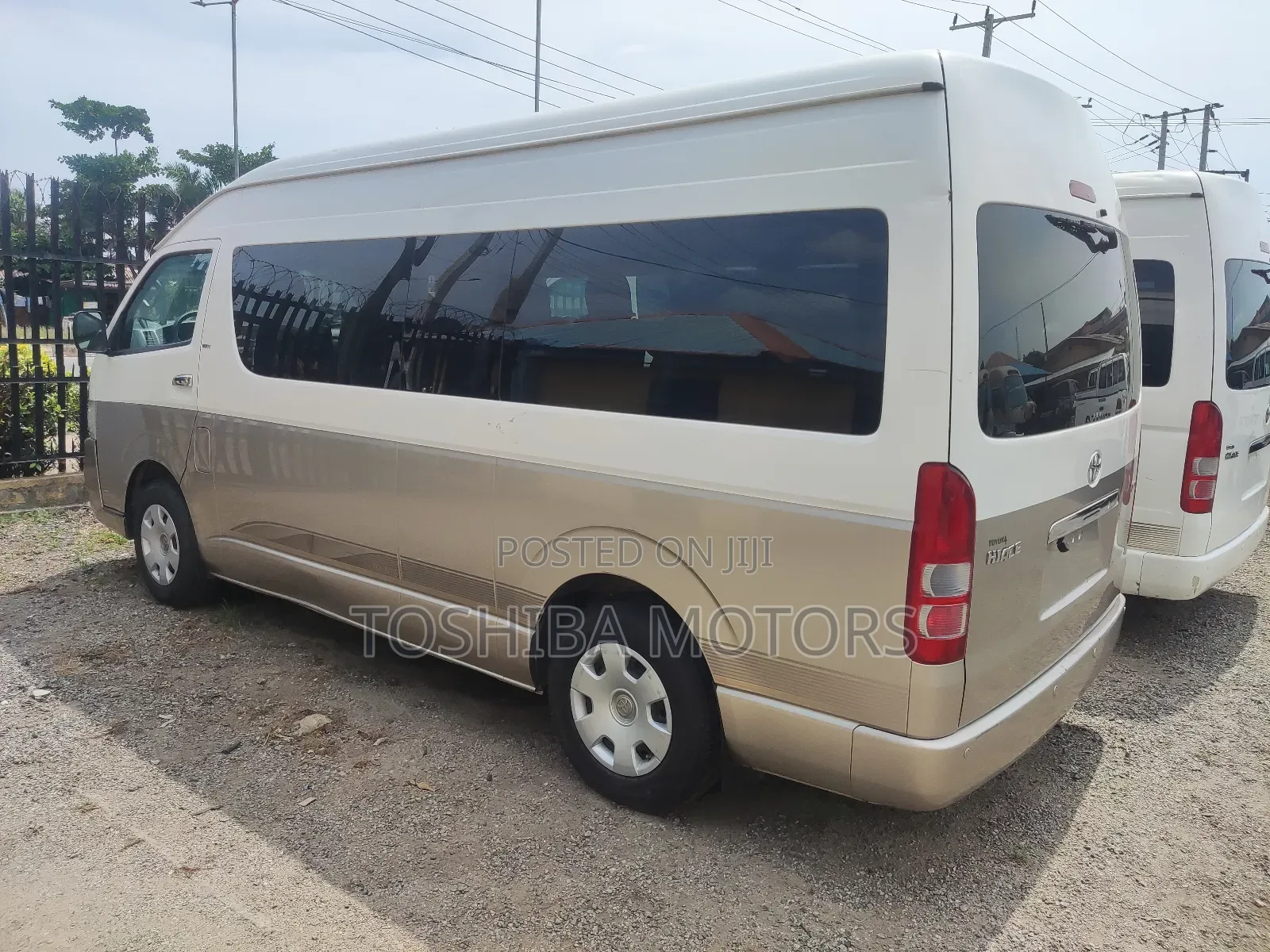GMC Savana 2015 Orange