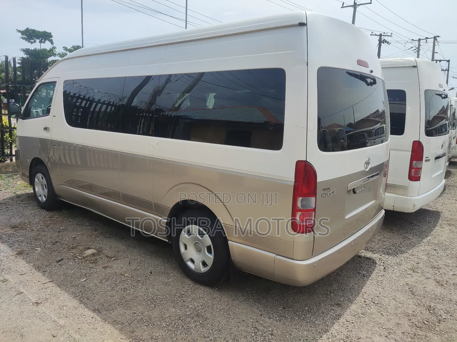 GMC Savana 2015 Orange
