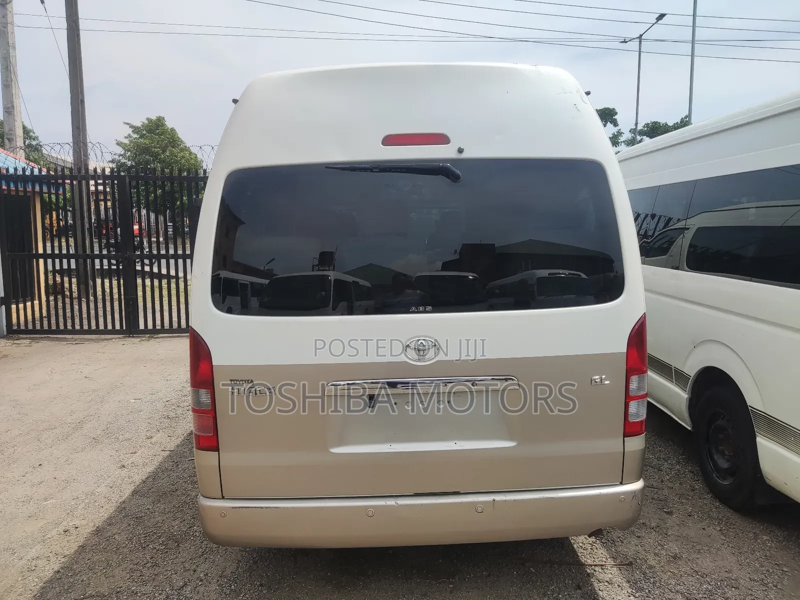 GMC Savana 2015 Orange