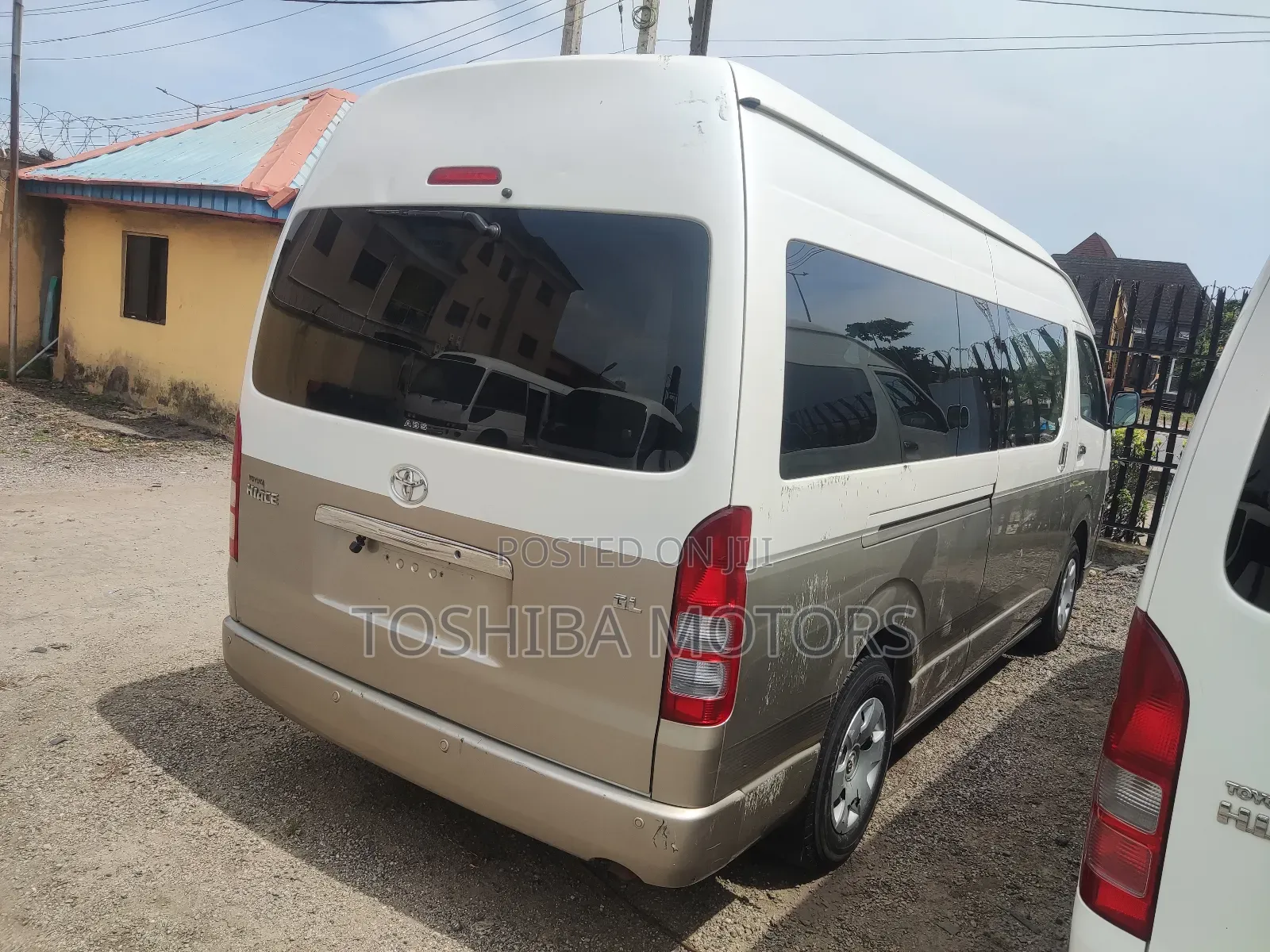GMC Savana 2015 Orange