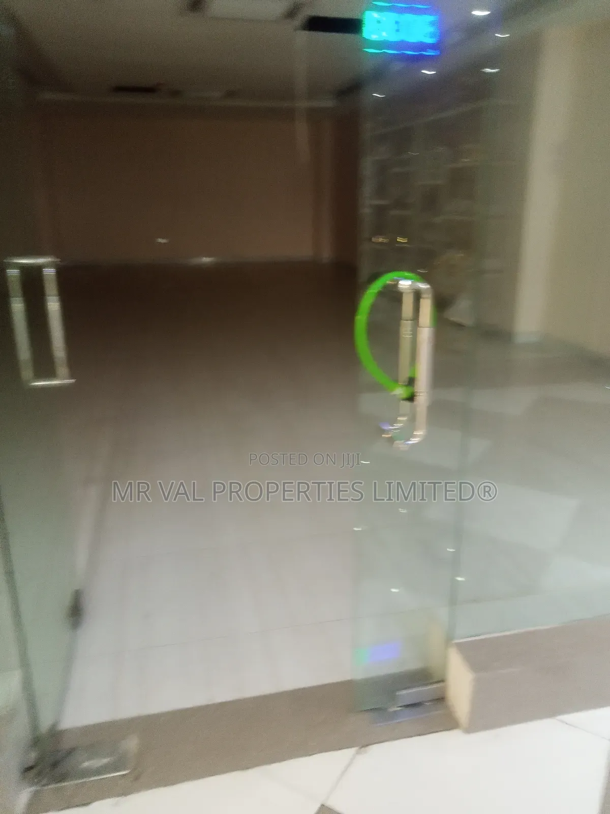 Massive Classic Service Shopping Mall Space for Lease
