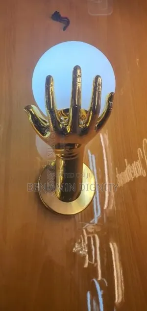 Modern Creative Hand Wall Lighting.