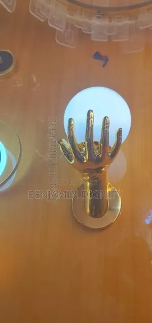 Modern Creative Hand Wall Lighting.